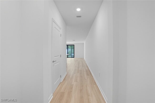 Building Photo - 27883 Radiant Ct