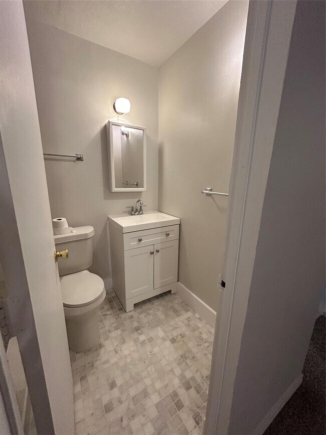 Building Photo - 5343 Richmond Ave