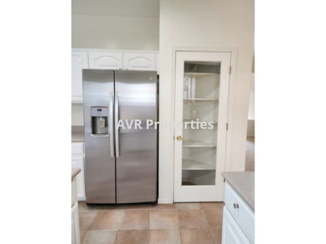 Building Photo - Beautiful four bedrooms, three bathrooms and three car garage Dublin home