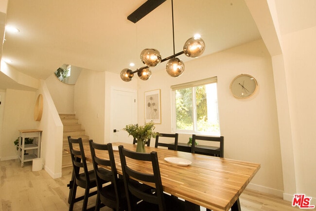 Building Photo - 9042 Phyllis Ave