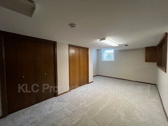 Building Photo - 9613 Dennis Dr