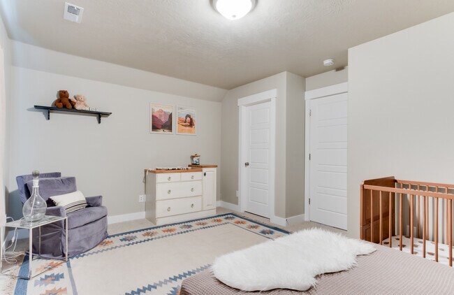 Building Photo - Mapleton Home