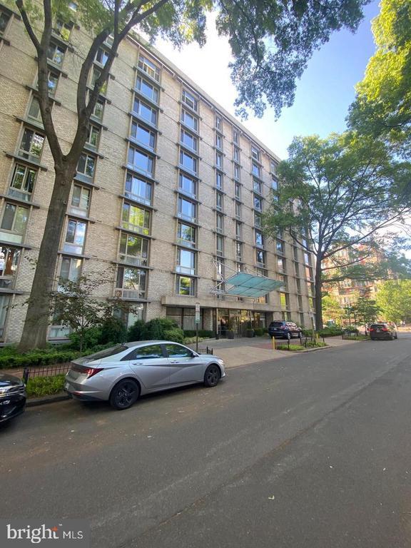 Building Photo - 950 25th St NW