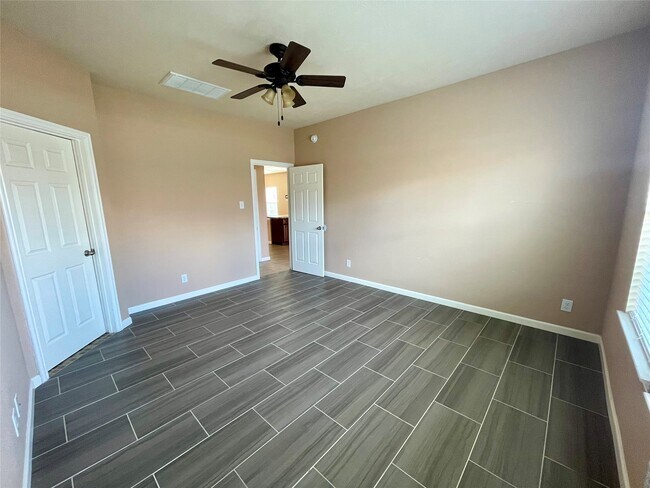 Building Photo - 10803 Woodwind Shadows Dr