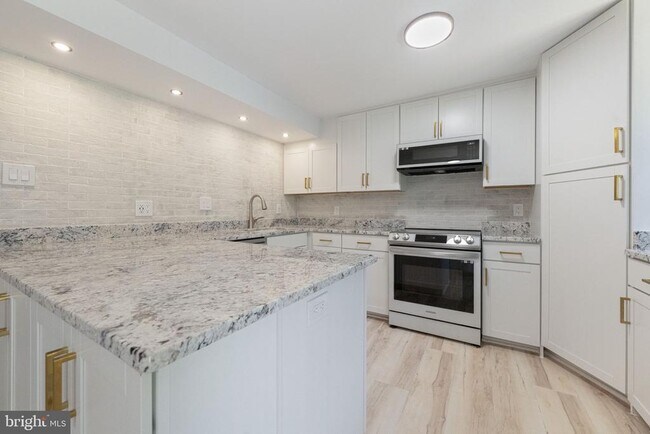 Building Photo - 7406 Golden Horseshoe Ct