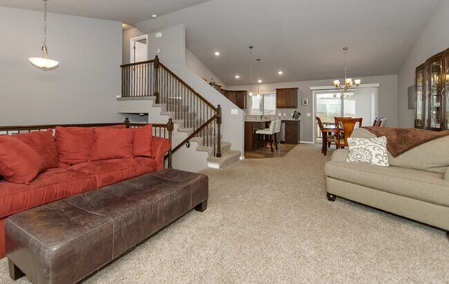 Building Photo - AVAILABLE NOW!