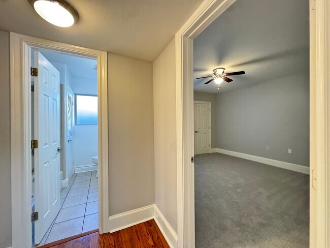 Building Photo - 627 W 2nd St