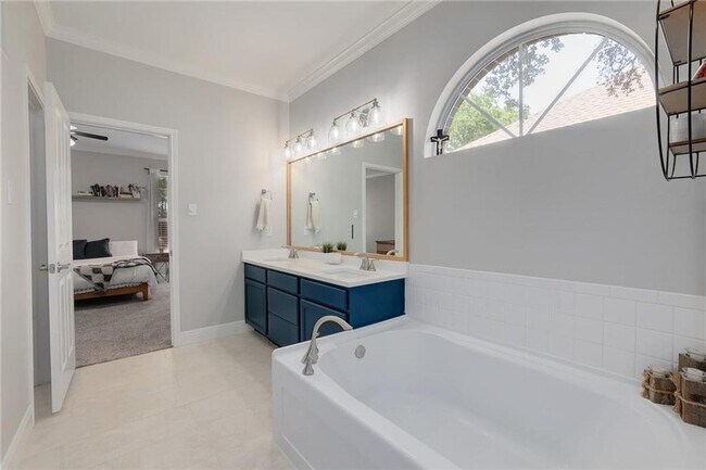 Building Photo - 1705 Azalea Dr