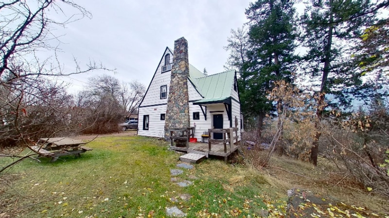 Building Photo - 632 1st Ave E