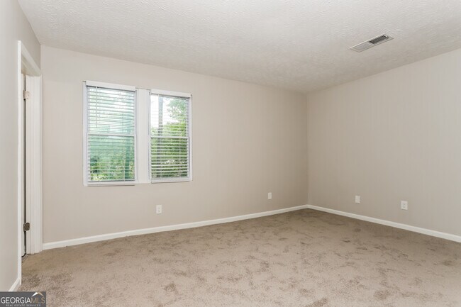 Building Photo - 819 Martin Rd