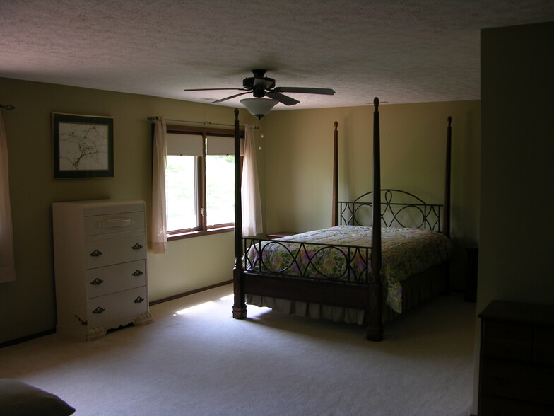 Building Photo - 1545 S Stone Dr
