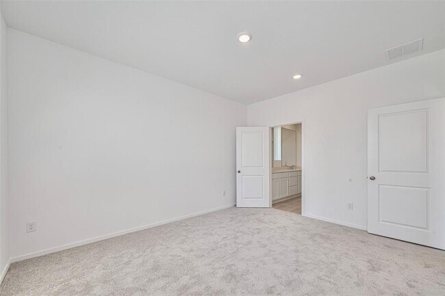 Building Photo - 6743 Iron Clover Dr