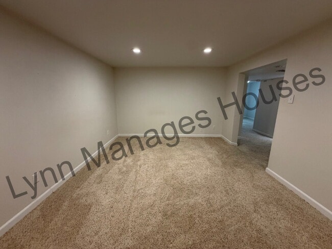 Building Photo - Single Family Home - Ready Now!