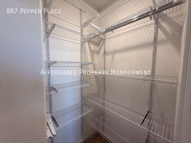 Building Photo - 887 Pepper Pl