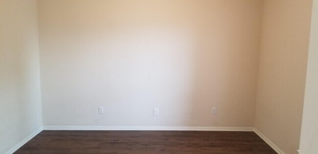Building Photo - 207 Ponderosa Dr