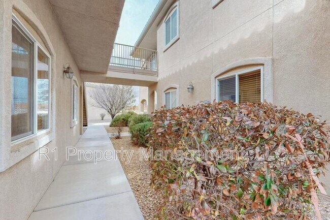 Building Photo - 6800 Vista Del Norte Dr NE