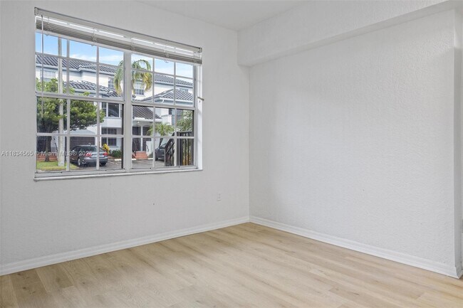Building Photo - 775 SW 148th Ave