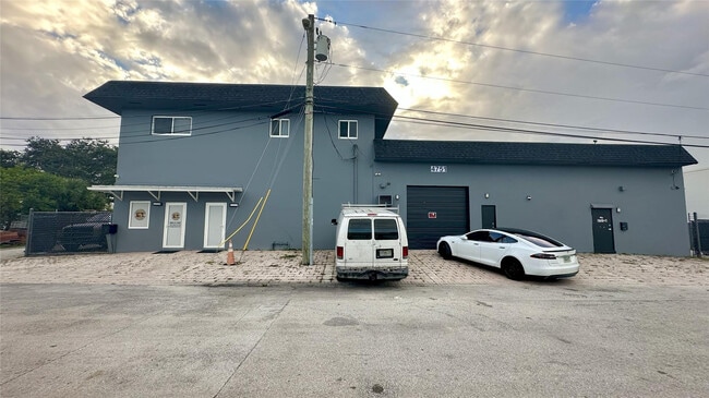 Building Photo - 4751 NE 10th Ave