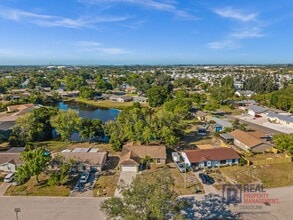 Building Photo - Charming Lakeside Home in Cordova Lakes – West Bradenton