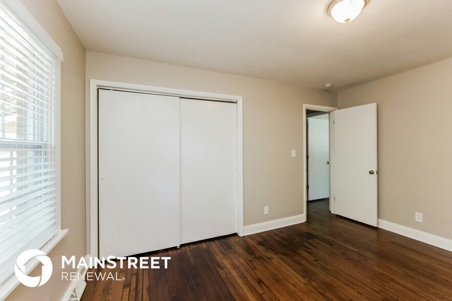 Building Photo - 1532 Downs Ave