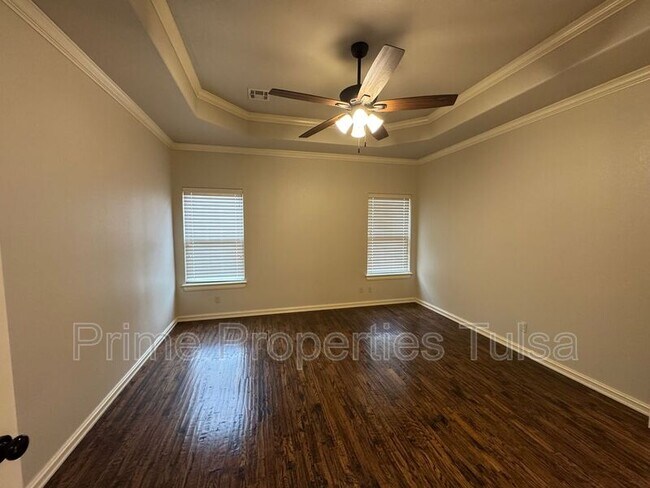 Building Photo - 2016 E 135th St S