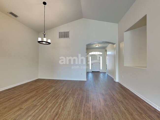 Building Photo - 6244 Macaw Glen