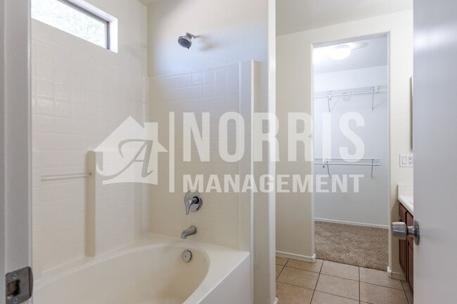 Building Photo - Beautiful Remodeled Home in Florence