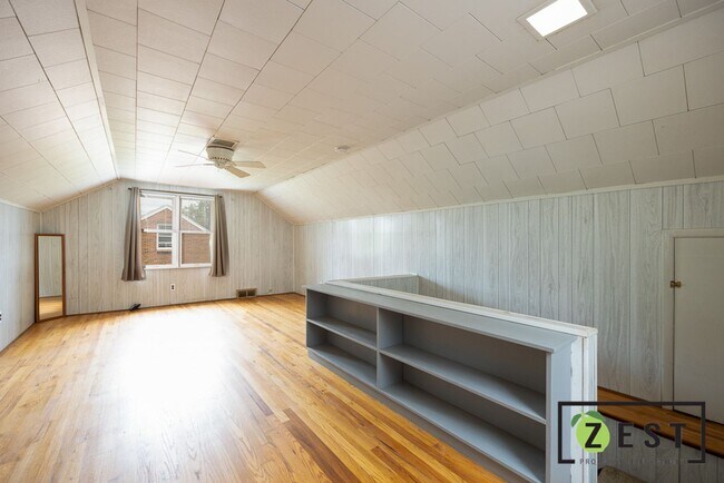 Building Photo - OPEN HOUSE WEDNESDAY DECEMBER 3RD 3-3:30 PM Amazing 3 Bedroom 1 Bathroom - $1,375.00