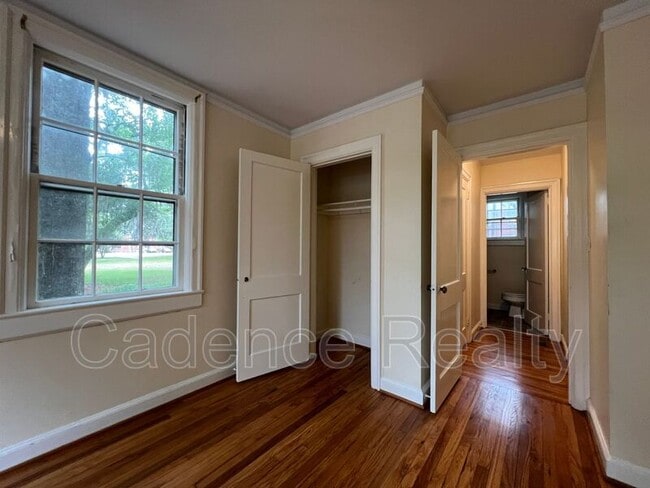 Building Photo - 2940 Oleander Dr