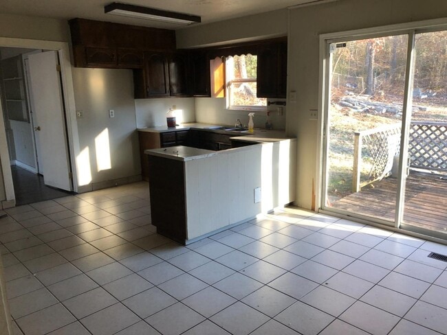 Building Photo - 908 Redstone Ln