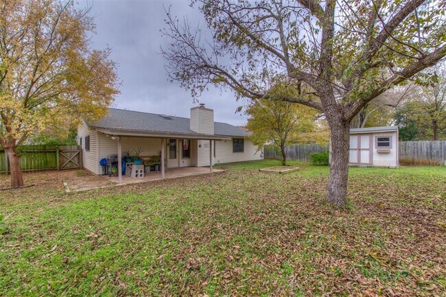 Building Photo - 3000 Canter Ln