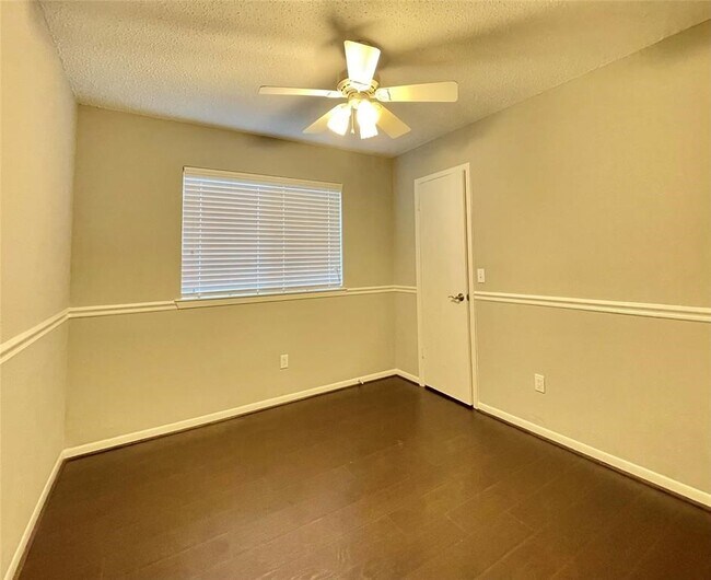 Building Photo - 21707 Country Park Ct