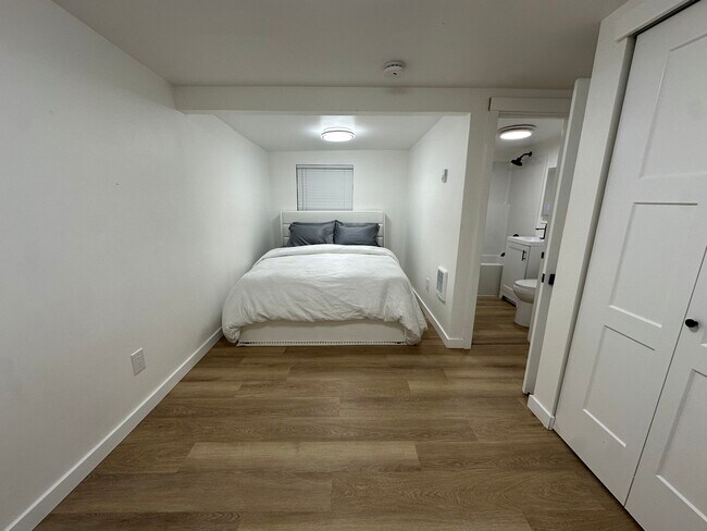 Building Photo - 1747 NE 147th St