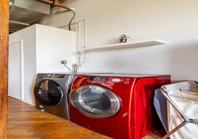 Building Photo - 227 Iron St