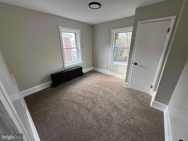 Building Photo - 517 Delamore Pl