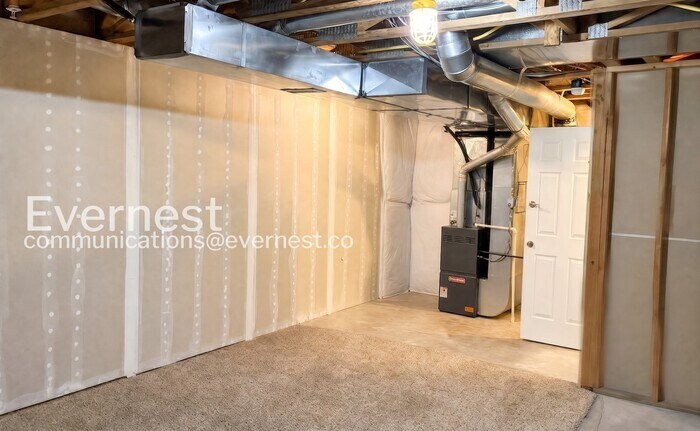 Building Photo - 2851 Kansas Dr