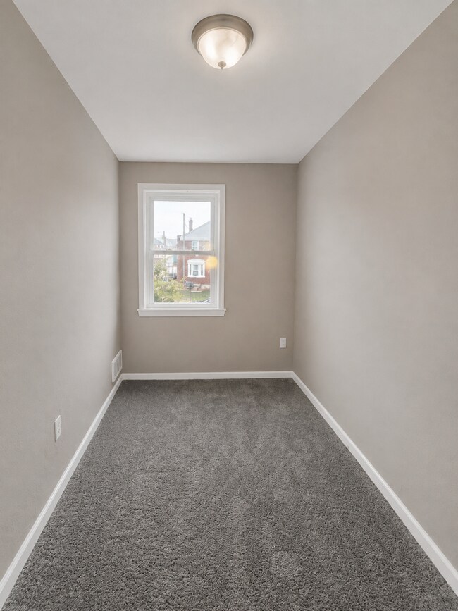 Building Photo - 8204 Kavanagh Rd