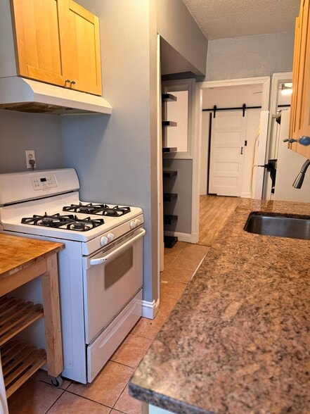 Kitchen - 1430 Ives Pl SE