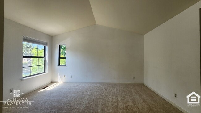 Building Photo - 3 Bedroom/2.5 Bathroom Home in Sonoma Greens!