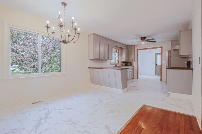 Building Photo - 328 Margo Ln