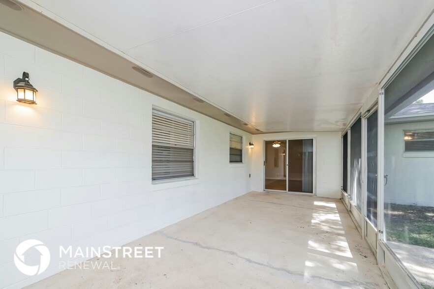 Building Photo - 8024 Nicklaus Dr