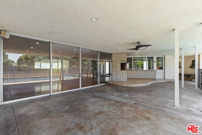 Building Photo - 10421 Beckford Ave