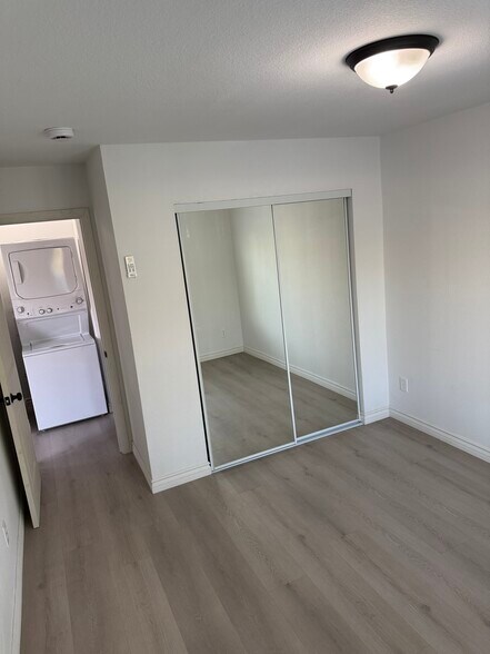 Building Photo - 631 N Brierwood Ave