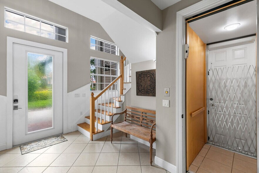 Building Photo - 1927 Sheffield Ave