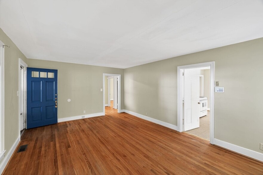 Building Photo - 1106 Elwell Ave