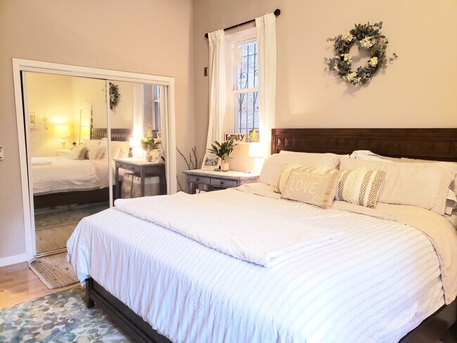 Bedroom - 1502 Mount Vernon St