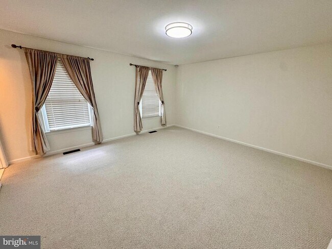 Building Photo - 15712 Edgewood Dr