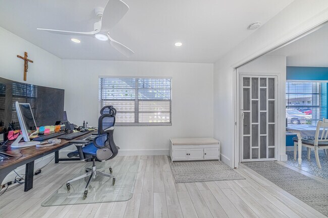 Building Photo - 2920 SW 15th St