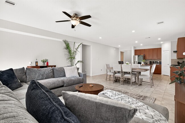 Building Photo - 28423 Aubrey Orchard Ln