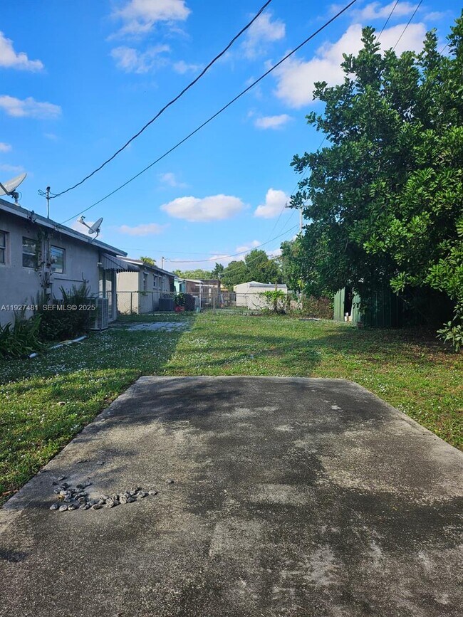 Building Photo - 701 N 70th Ave